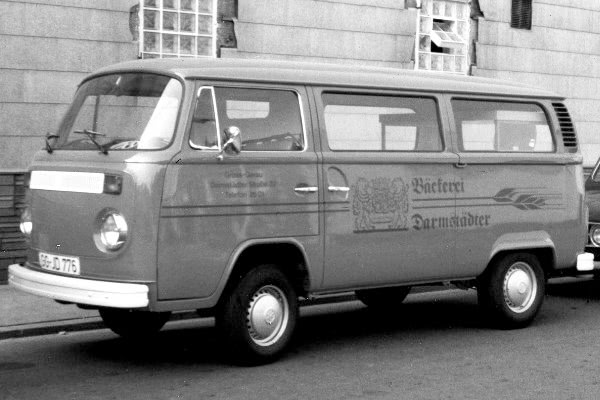 Der Firmenwagen der Bäckerei Darmstädter in den Siebzigern: Ein VW T2